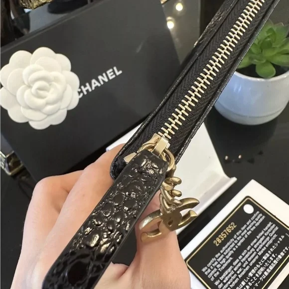 🖤RARE🖤 Chanel CC Calfskin Crocodile Embossed Cosmetic Case Pouch Black G… - Picture 7 of 13
